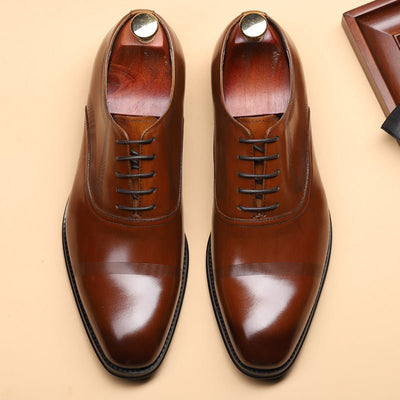 Zapatos formales de cuero estilo británico para hombre: diseño Oxford clásico para el trabajo y eventos.