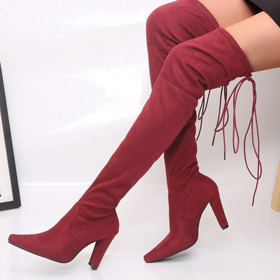 Botas altas por encima de la rodilla: calzado elegante y con estilo para mujer