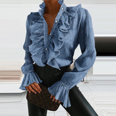 Blusa con botones y mangas largas con volantes: ropa elegante para la oficina
