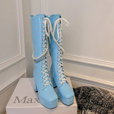 Botas altas por encima de la rodilla: calzado elegante y con estilo para mujer