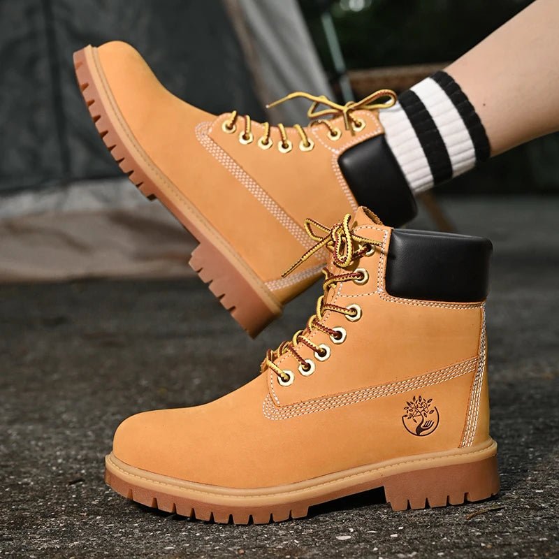 Durable Outdoor Couple Fashion Boots - Stylish and comfortable boots for couples, ideal for hiking and outdoor adventures.