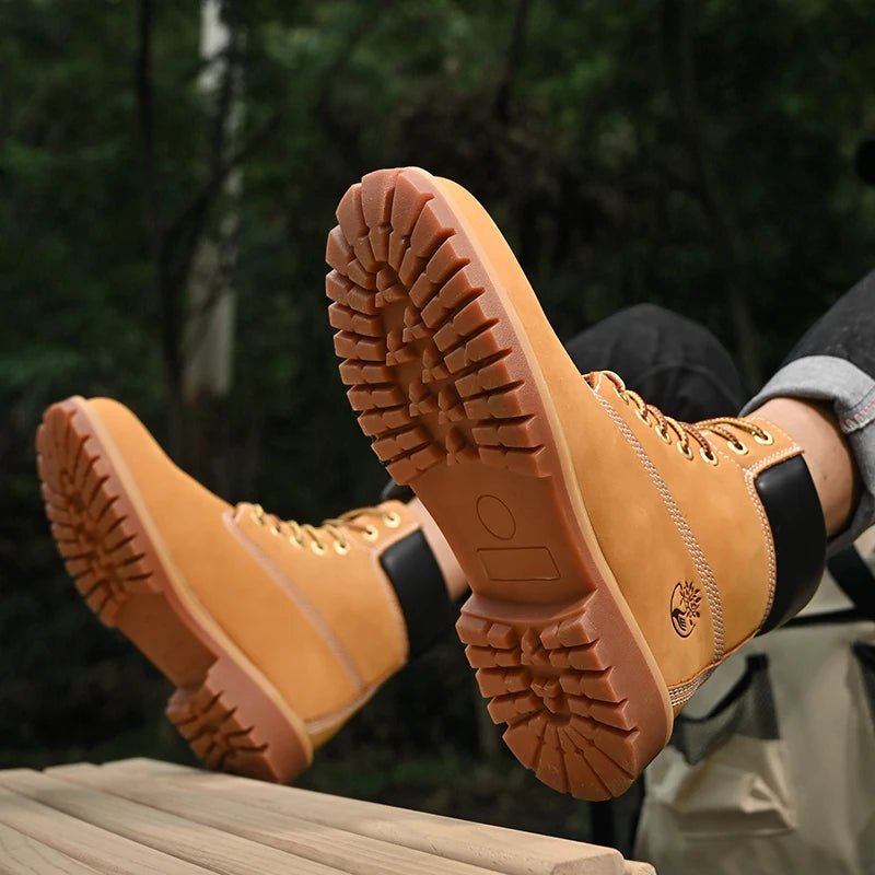 Durable Outdoor Couple Fashion Boots - Stylish and comfortable boots for couples, ideal for hiking and outdoor adventures.