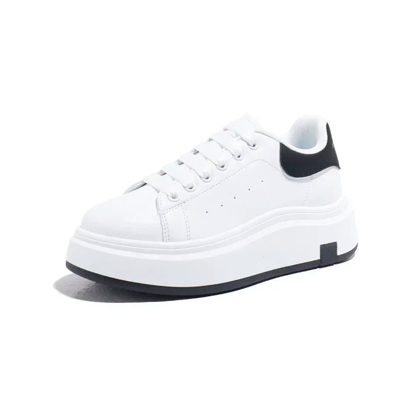 Unisex Sports Shoes in Black and White - Casualflowshop