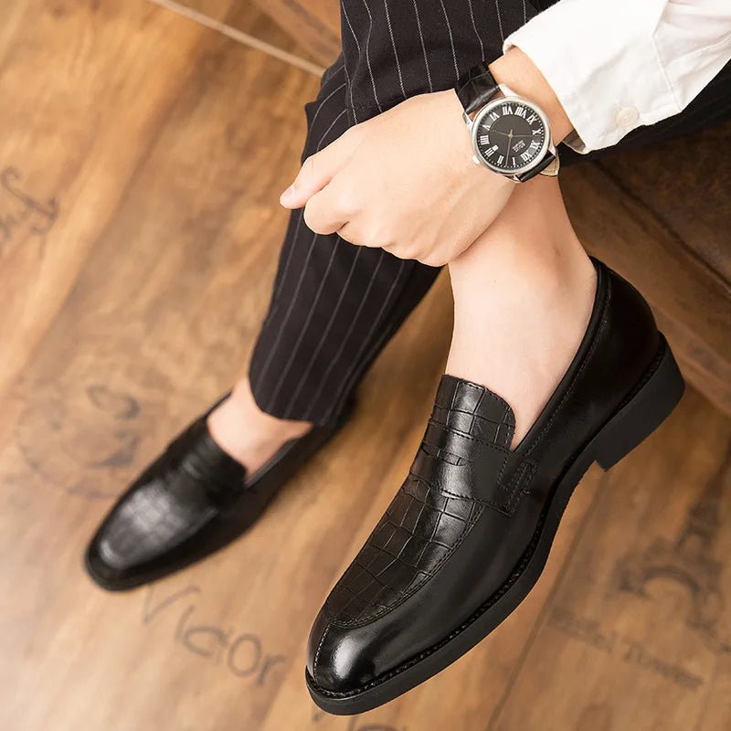 Close-up of Luxury New Men's British Crocodile Shoes, showcasing premium crocodile-patterned leather and fine stitching.