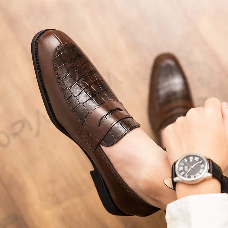 Close-up of Luxury New Men's British Crocodile Shoes, showcasing premium crocodile-patterned leather and fine stitching.