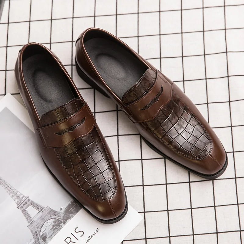 Close-up of Luxury New Men's British Crocodile Shoes, showcasing premium crocodile-patterned leather and fine stitching.